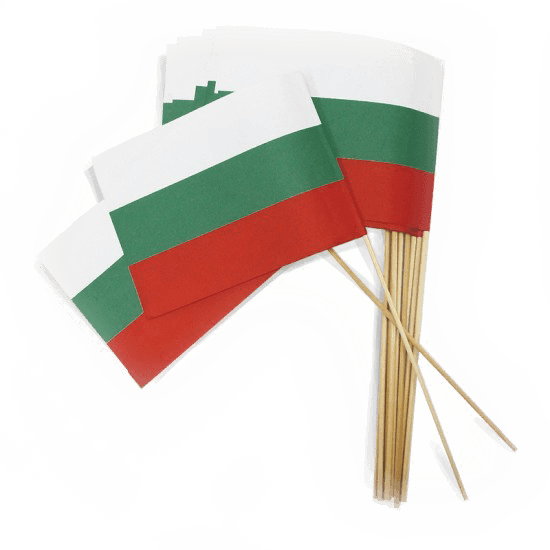 Хартиени български знаменца на дървени пръчки